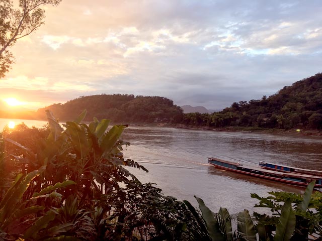 メコン川に沈む夕日（ルアンパバーン）