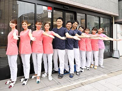 スタッフとの集合写真